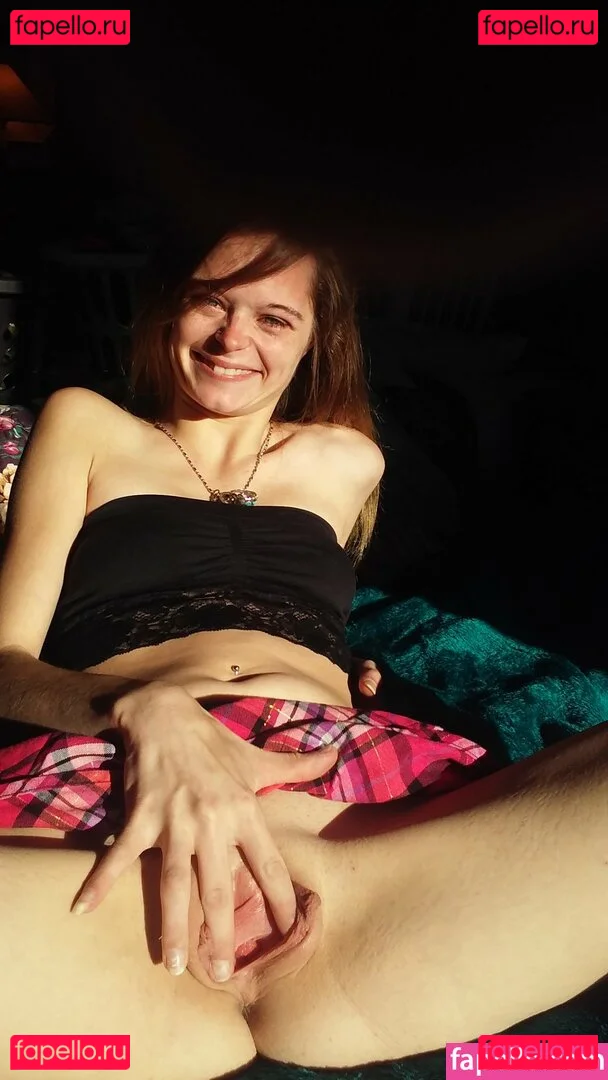 PhoebeXXXLynnXX Onlyfans Photo Gallery 