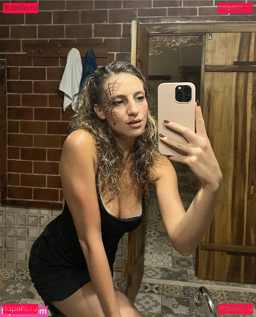 Ariel Kahana Onlyfans Photo Gallery 