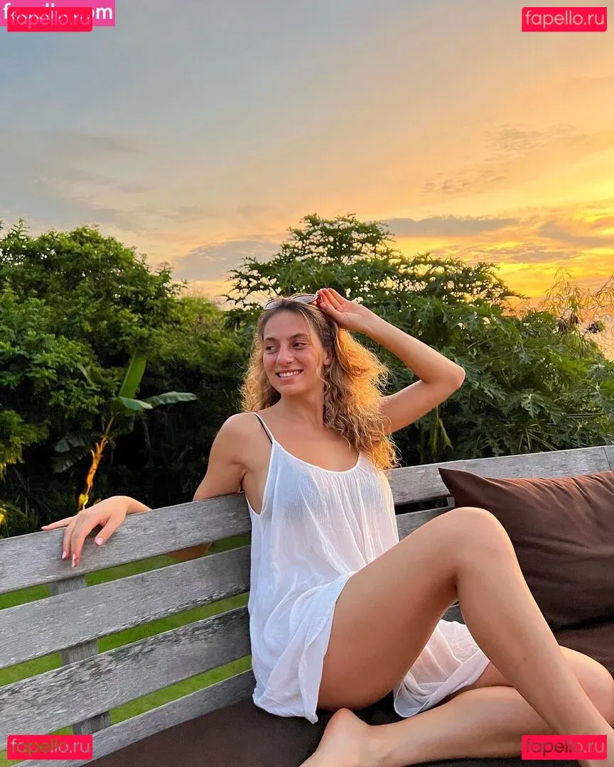 Ariel Kahana Onlyfans Photo Gallery 