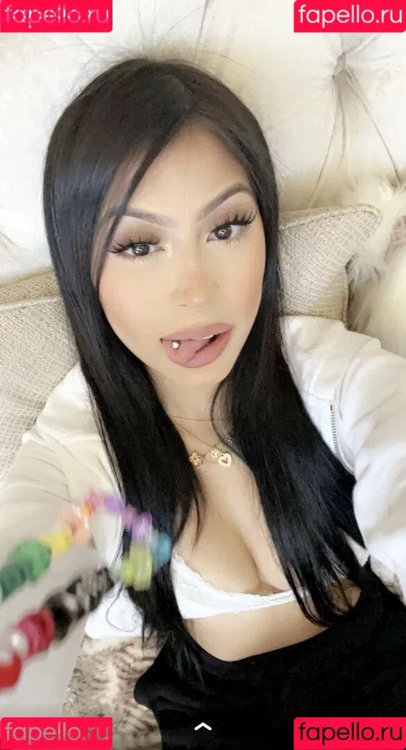 Pretty Boobs Onlyfans Photo Gallery 