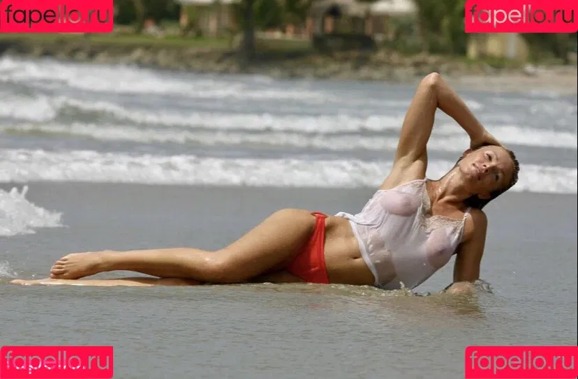 Nell McAndrew Onlyfans Photo Gallery 