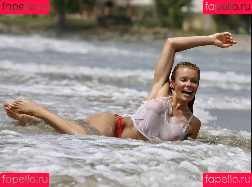 Nell McAndrew Onlyfans Photo Gallery 