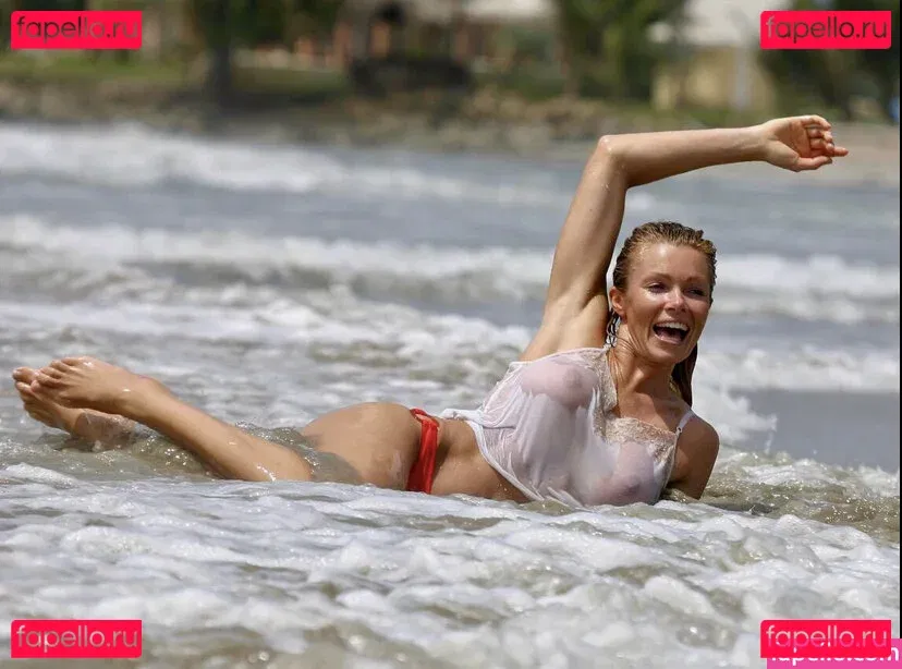 Nell McAndrew Onlyfans Photo Gallery 