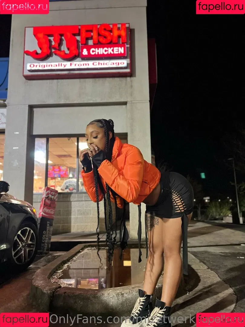 mizztwerksumfree Onlyfans Photo Gallery 