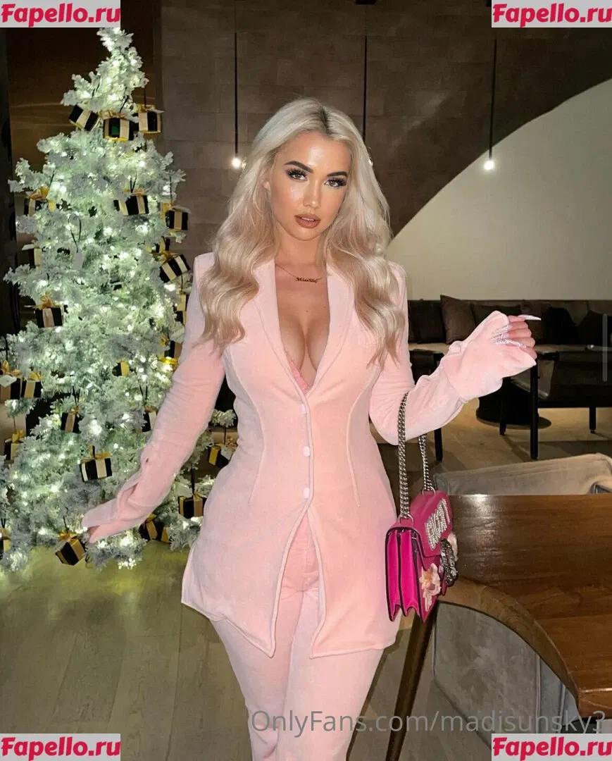 Madisun Sky Onlyfans Photo Gallery 
