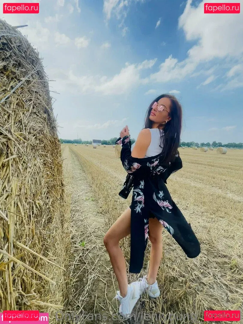 leniyoung_official Onlyfans Photo Gallery 