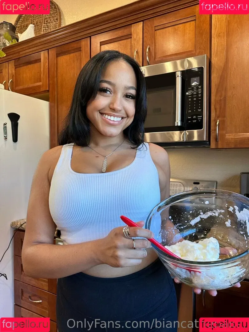 biancathebaker Onlyfans Photo Gallery 