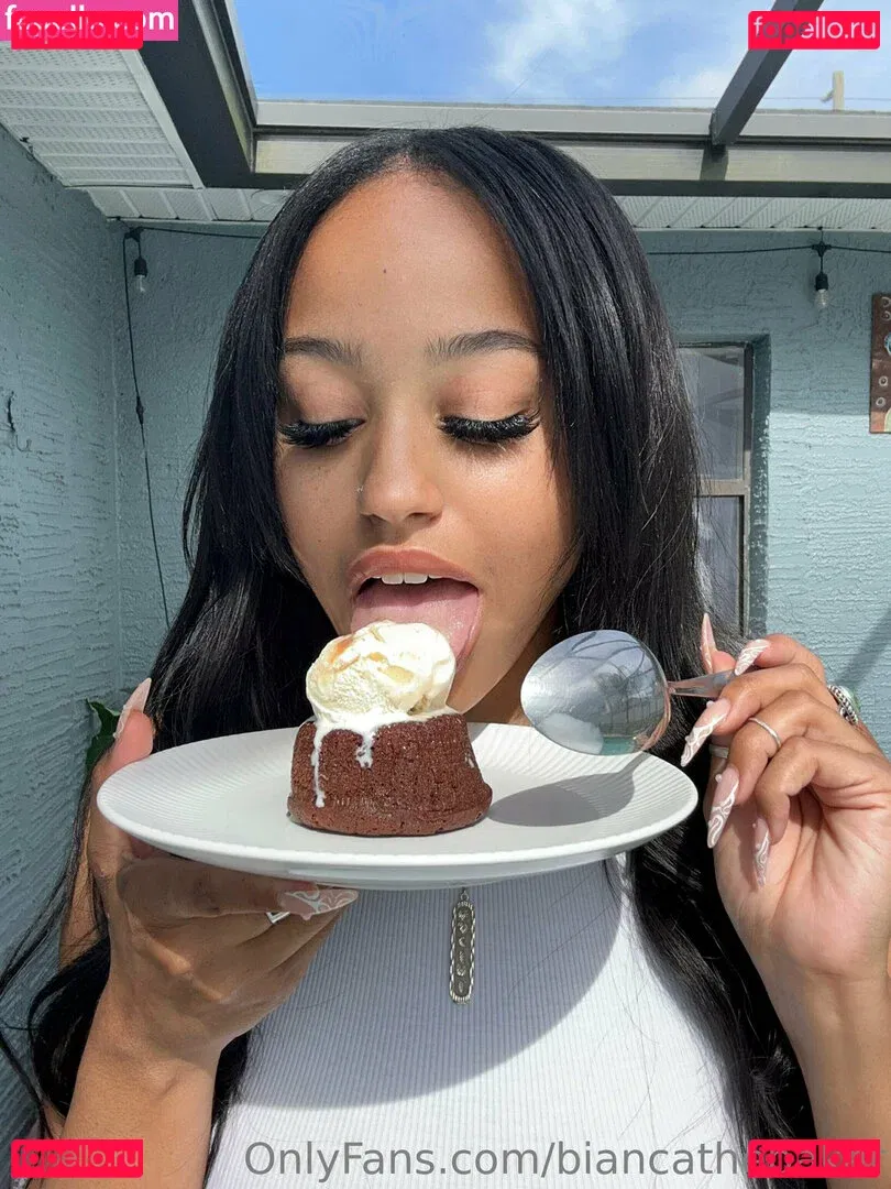 biancathebaker Onlyfans Photo Gallery 