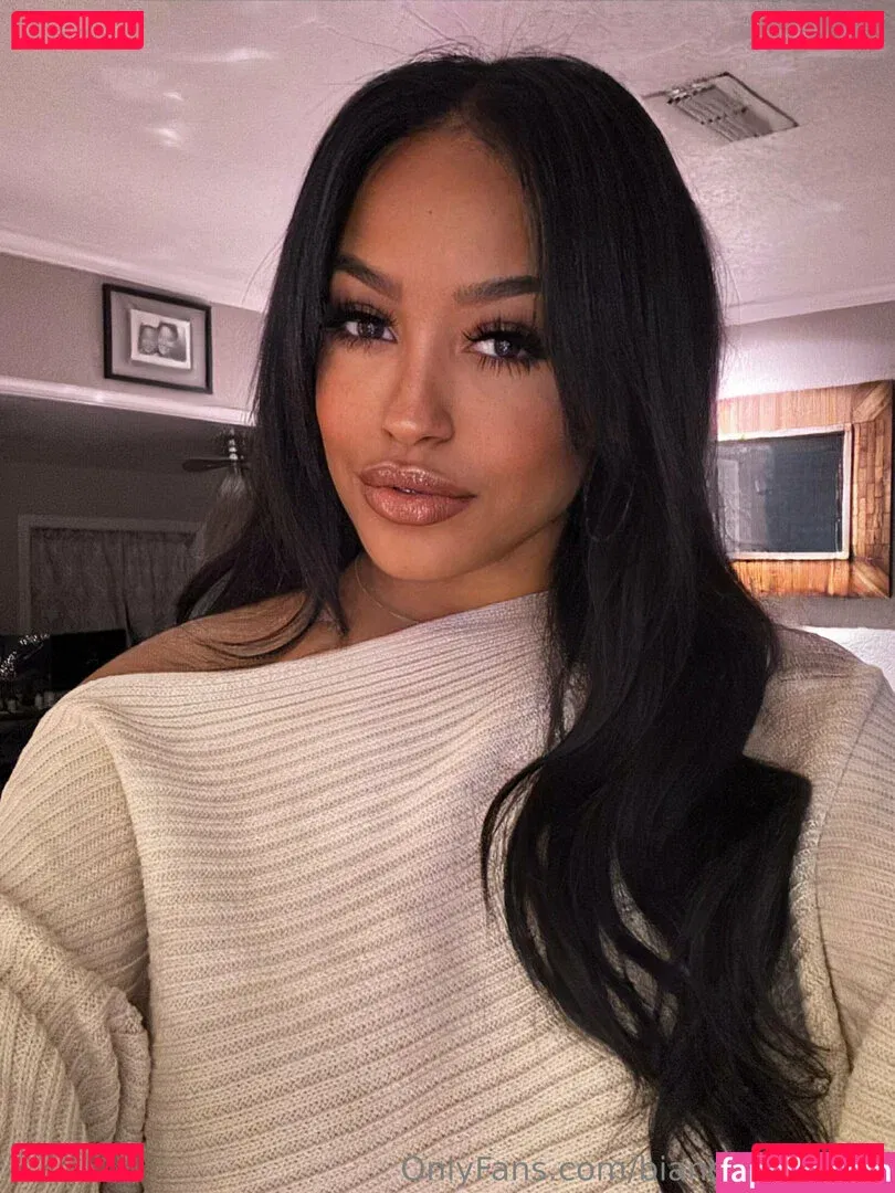 biancathebaker Onlyfans Photo Gallery 