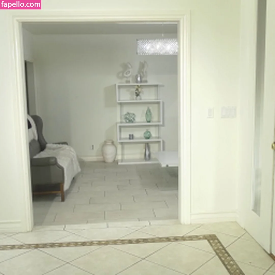 Ella Hollywood Onlyfans Photo Gallery 