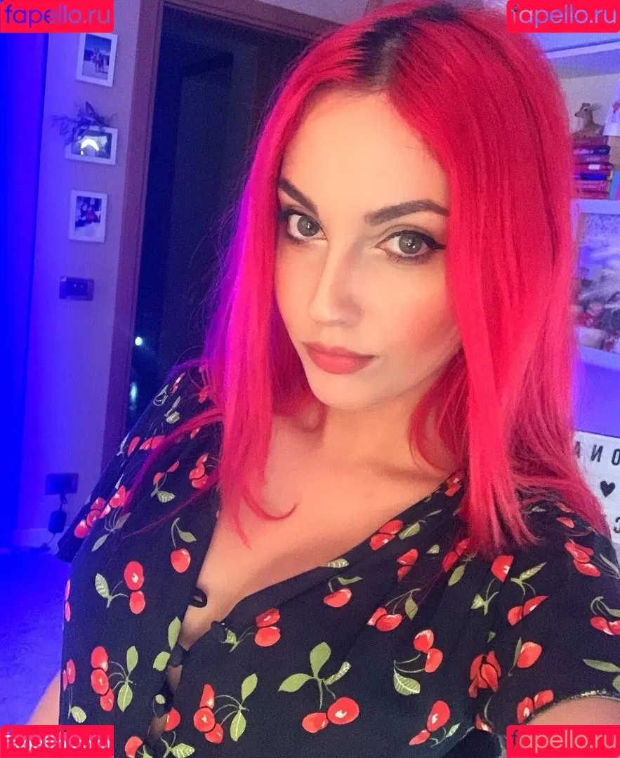 Mona Schon Onlyfans Photo Gallery 