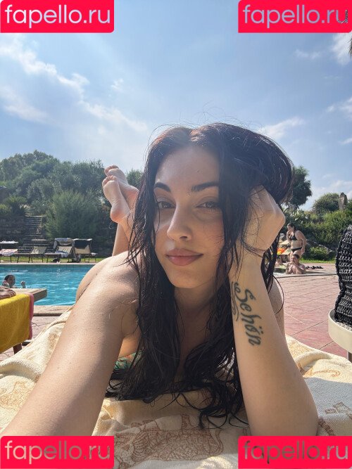 Mona Schon Onlyfans Photo Gallery 