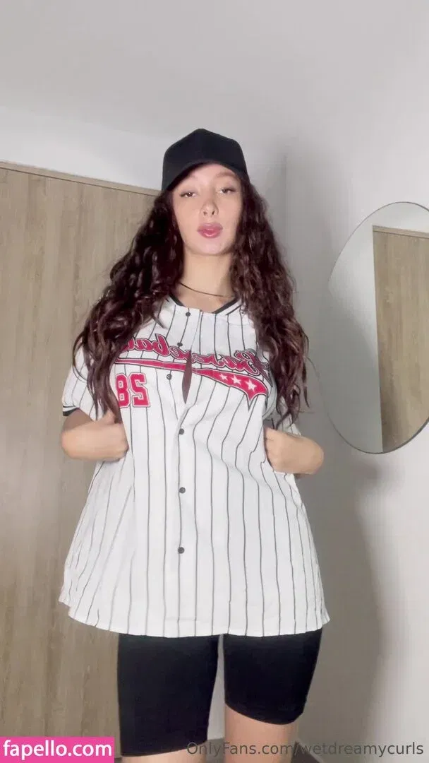 wetdreamycurls Onlyfans Photo Gallery 