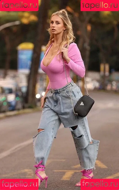 Meria Arreghini Onlyfans Photo Gallery 