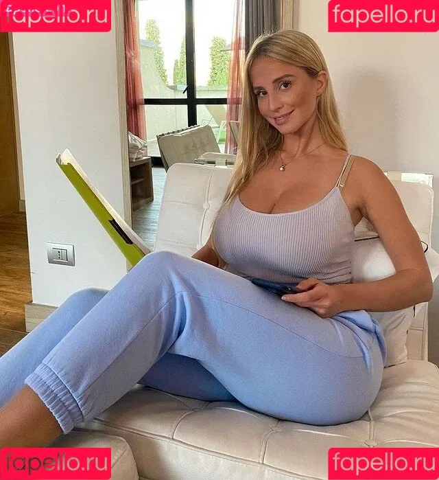 Meria Arreghini Onlyfans Photo Gallery 