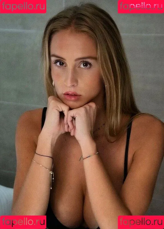 Meria Arreghini Onlyfans Photo Gallery 