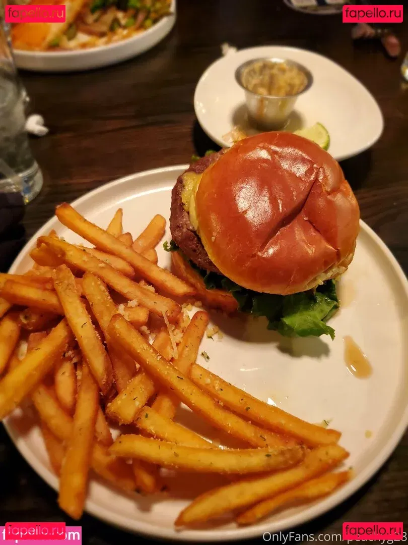 peachyg28 Onlyfans Photo Gallery 