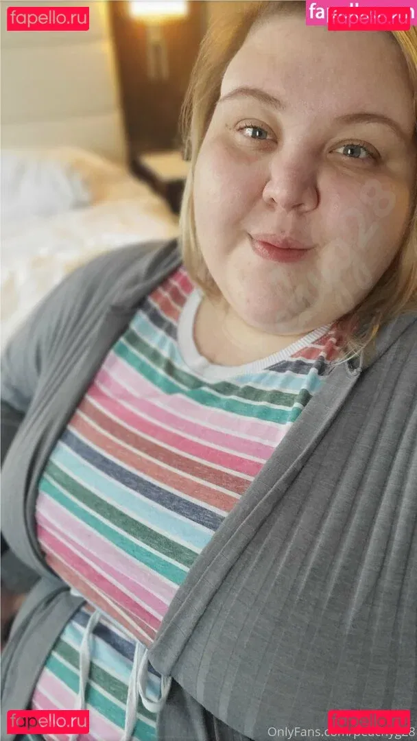 peachyg28 Onlyfans Photo Gallery 