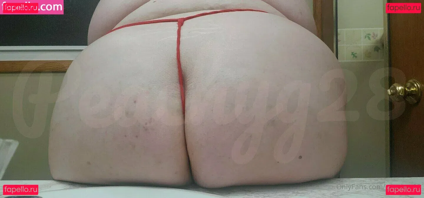 peachyg28 Onlyfans Photo Gallery 