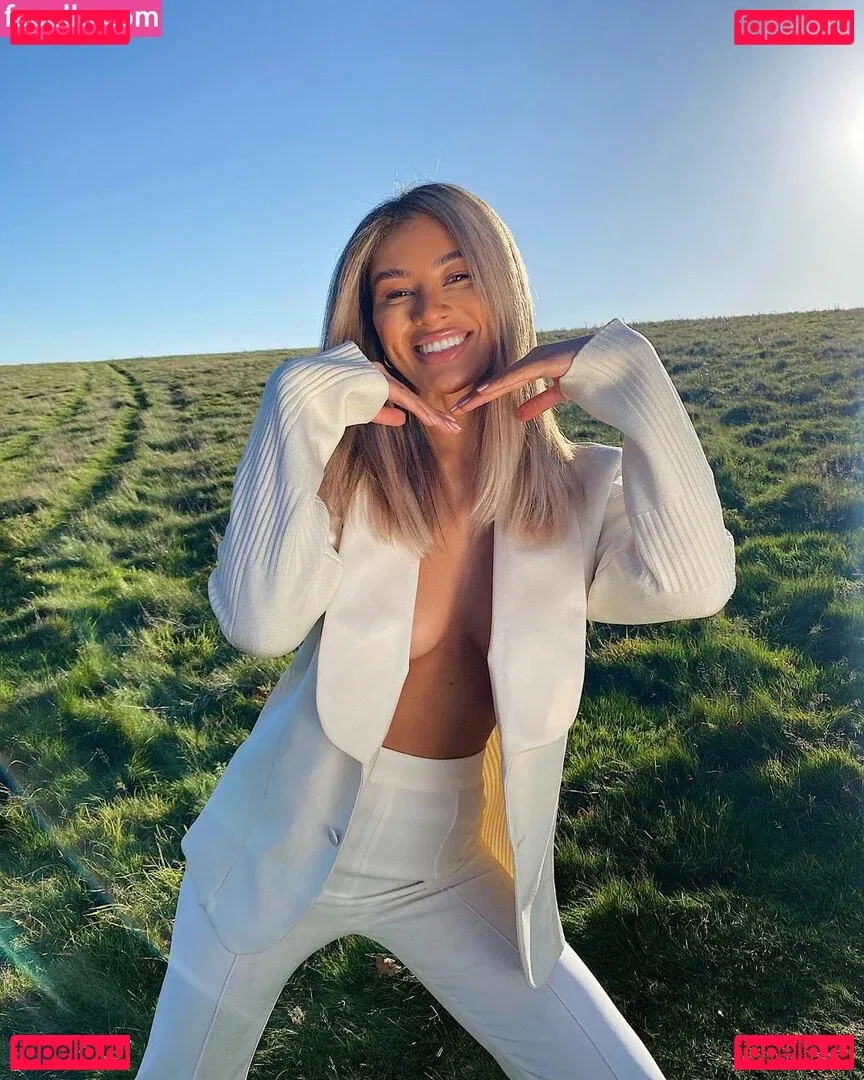 Montana Brown Onlyfans Photo Gallery 