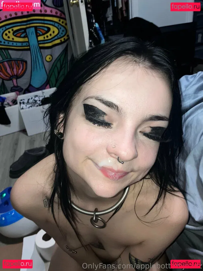 applebottomjeanz Onlyfans Photo Gallery 