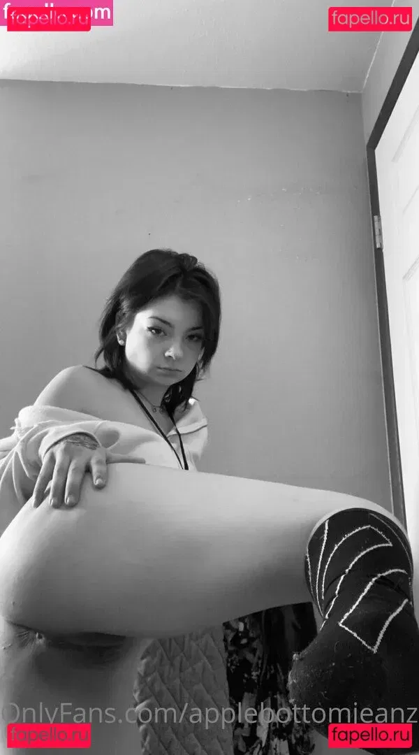 applebottomjeanz Onlyfans Photo Gallery 