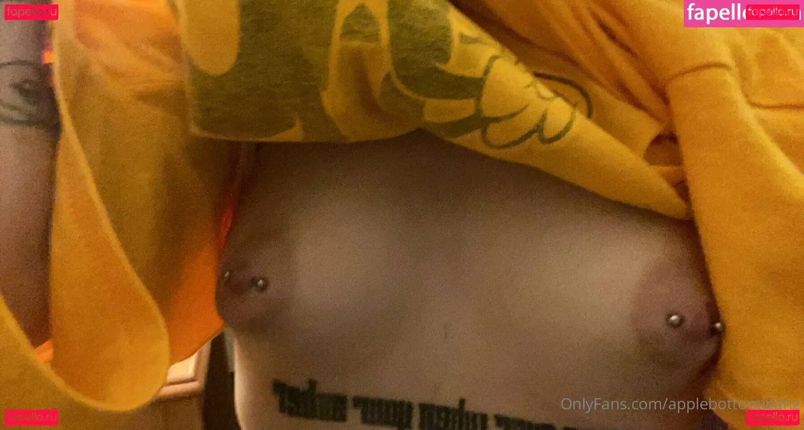 applebottomjeanz Onlyfans Photo Gallery 