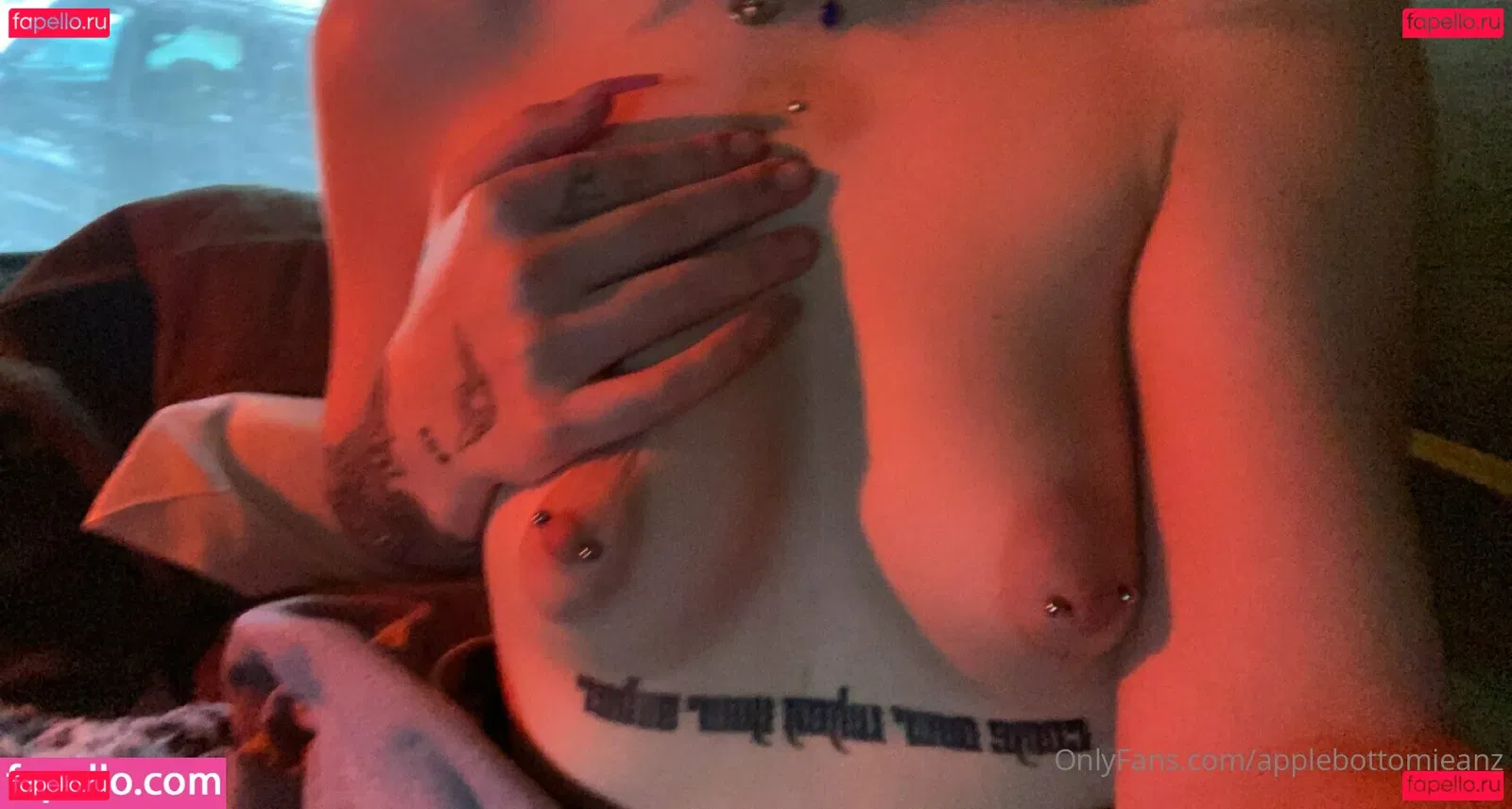 applebottomjeanz Onlyfans Photo Gallery 