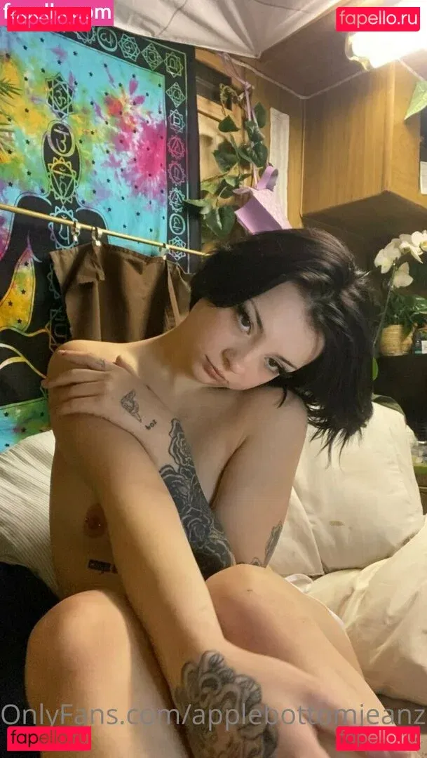 applebottomjeanz Onlyfans Photo Gallery 