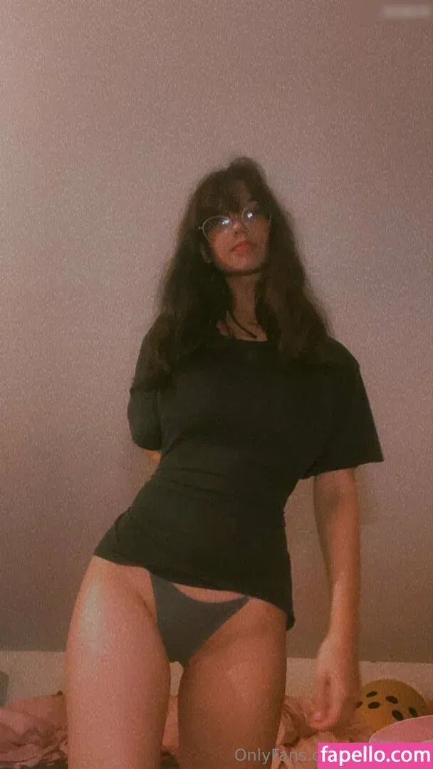 monisuea Onlyfans Photo Gallery 