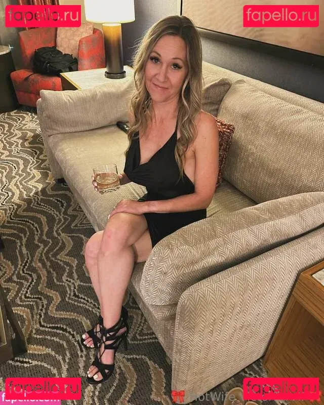 hot_wife_victoria Onlyfans Photo Gallery 