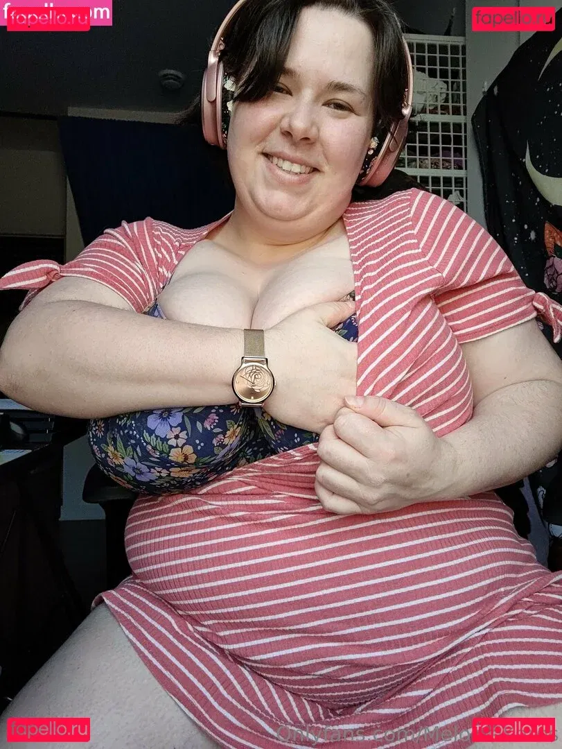 meloniekares Onlyfans Photo Gallery 