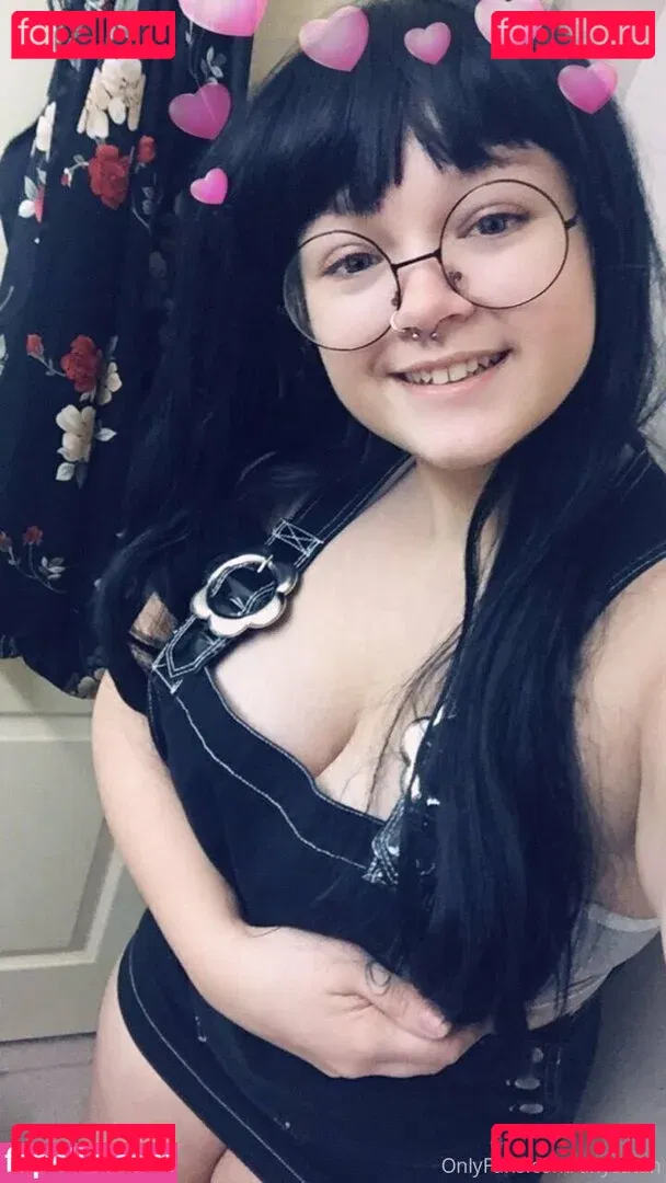 tinysatan Onlyfans Photo Gallery 