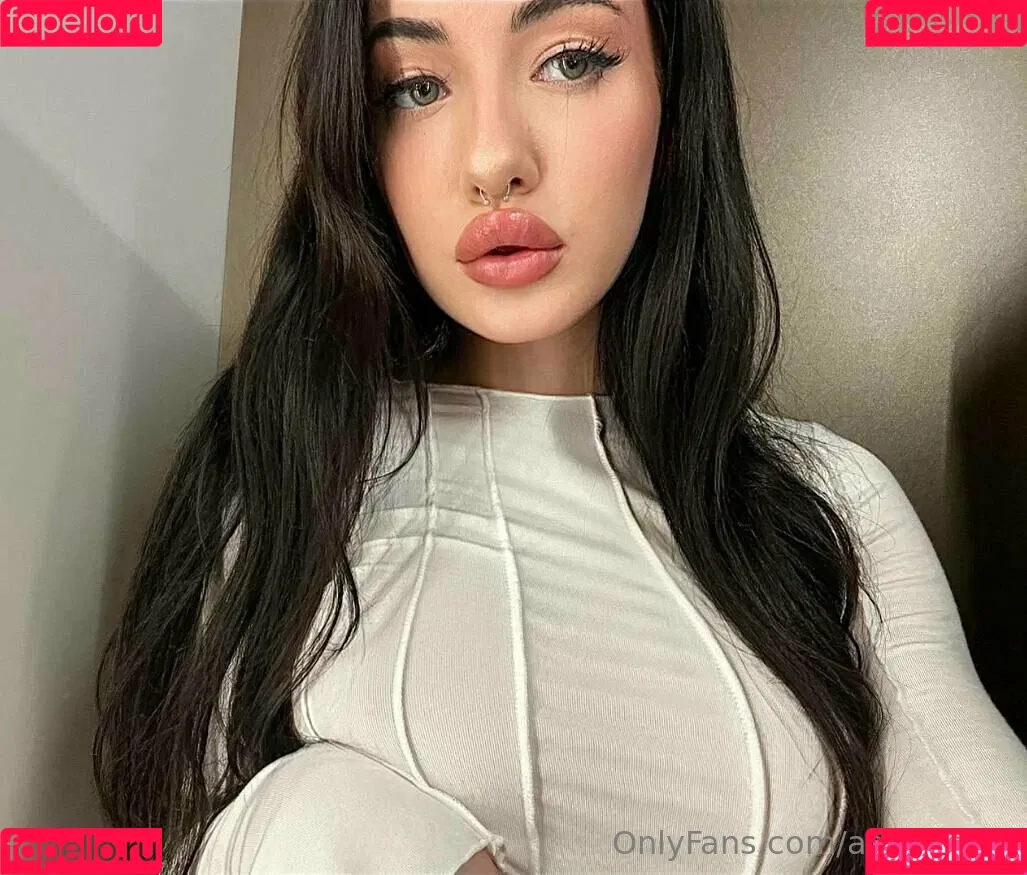 adelineinfi Onlyfans Photo Gallery 