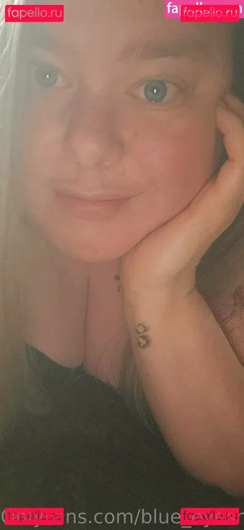 blue_eyesnthickthighs Onlyfans Photo Gallery 