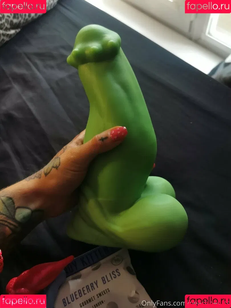 Peachhes SG Onlyfans Photo Gallery 