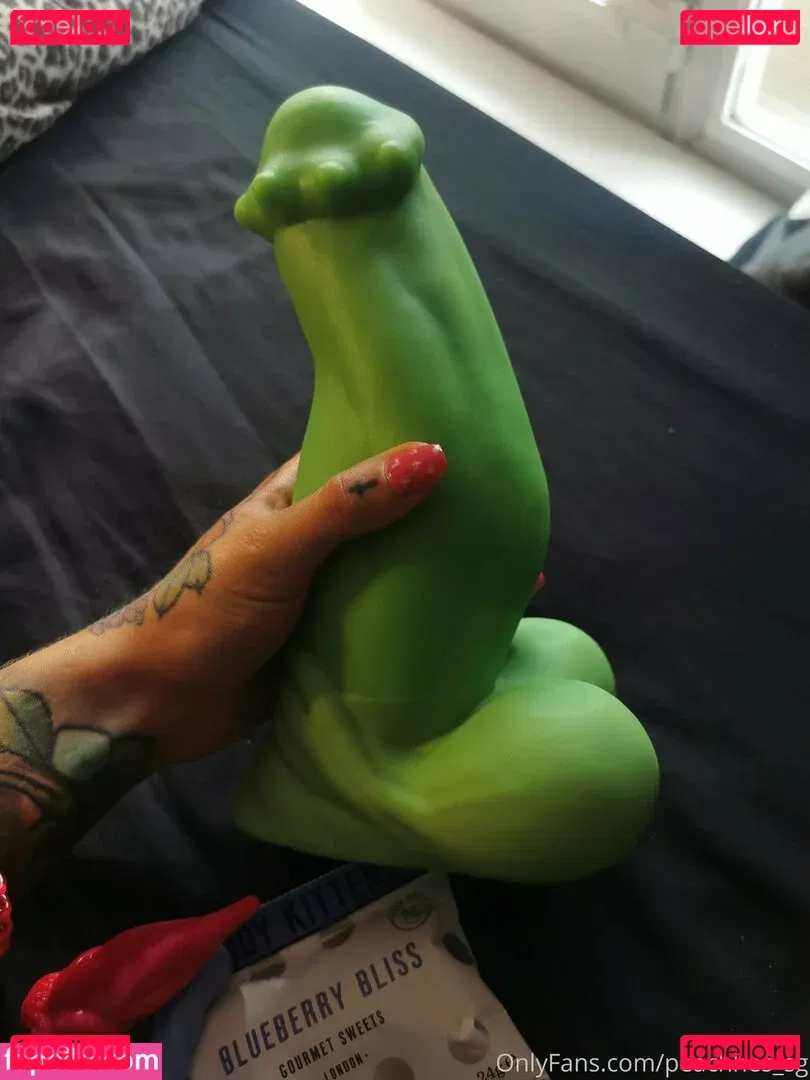 Peachhes SG Onlyfans Photo Gallery 