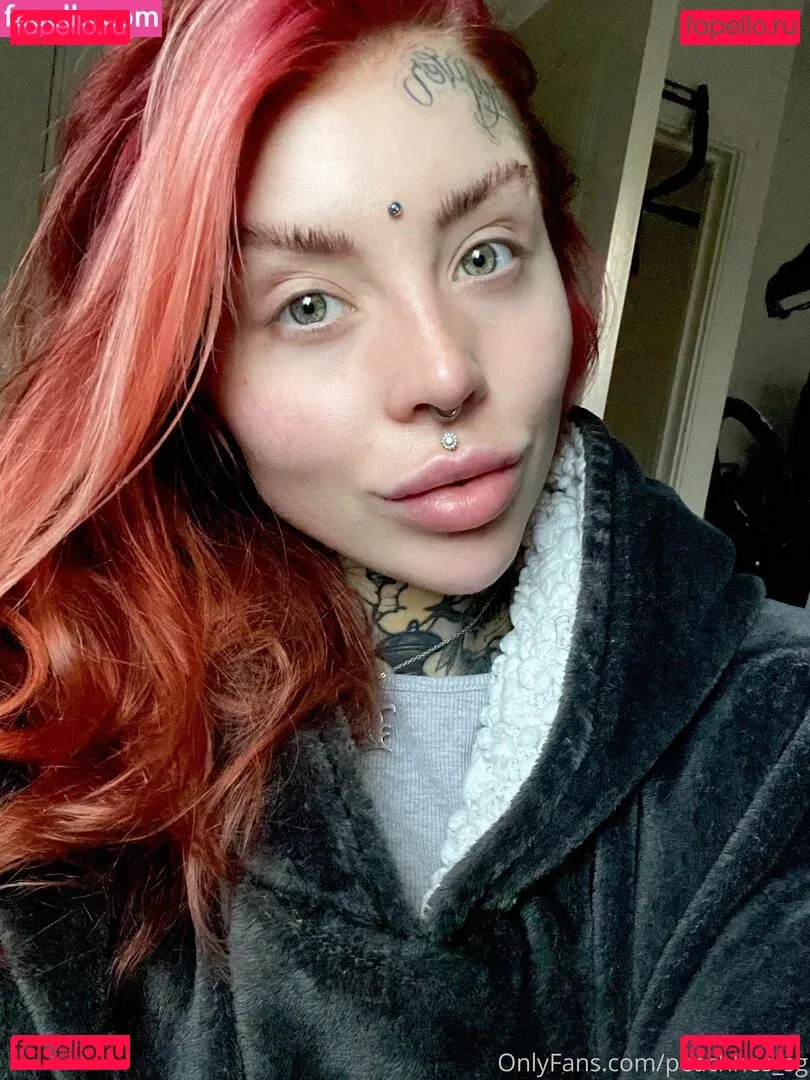 Peachhes SG Onlyfans Photo Gallery 