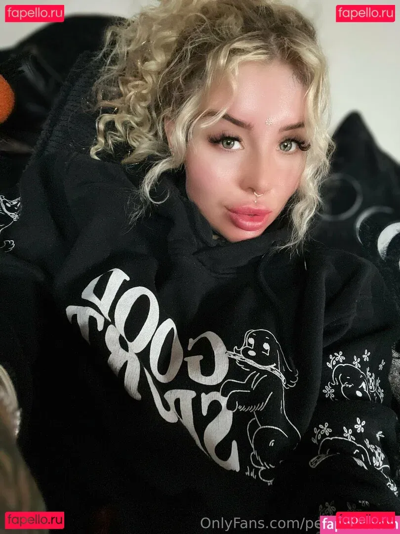 Peachhes SG Onlyfans Photo Gallery 