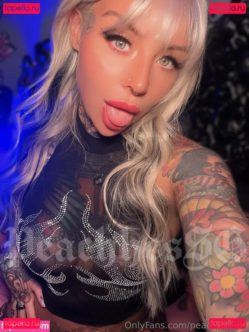 Peachhes SG Onlyfans Photo Gallery 