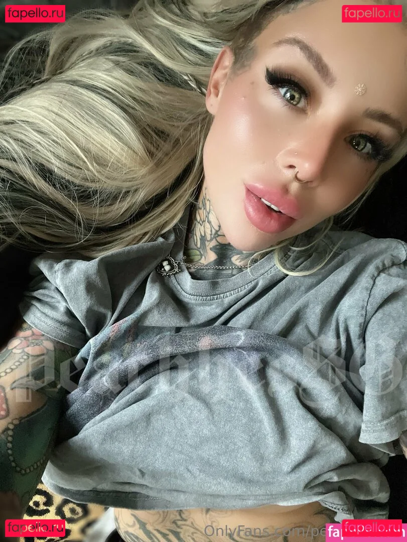 Peachhes SG Onlyfans Photo Gallery 