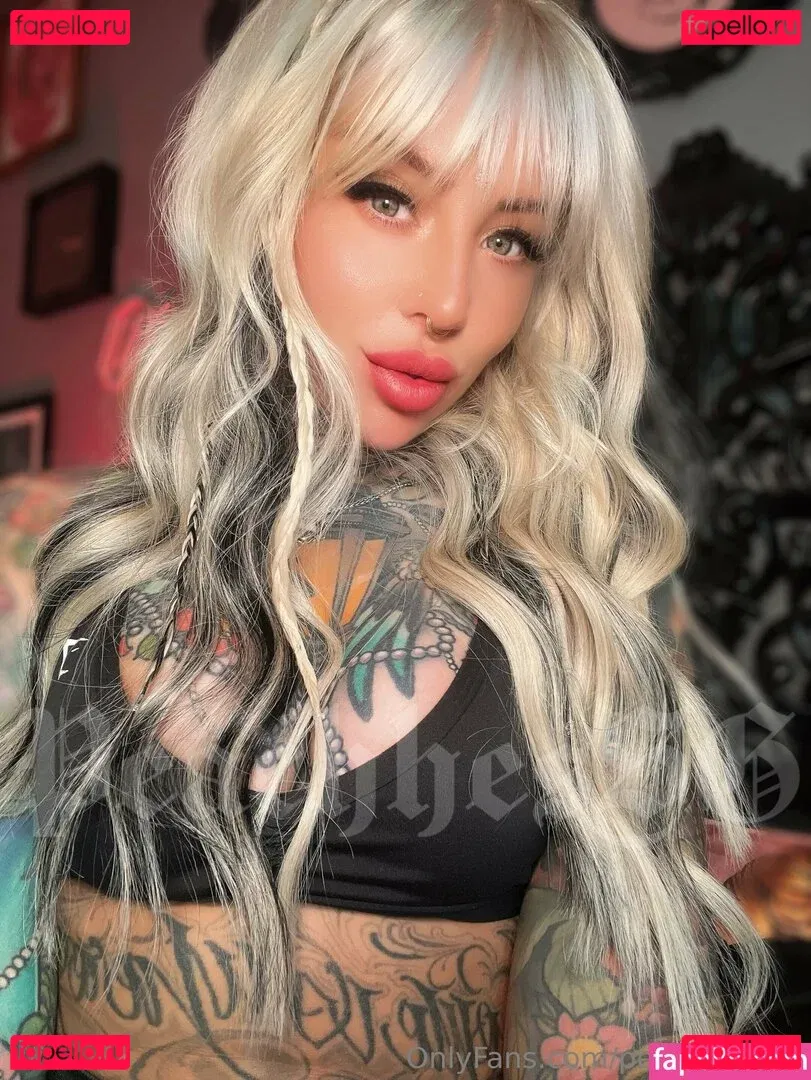 Peachhes SG Onlyfans Photo Gallery 