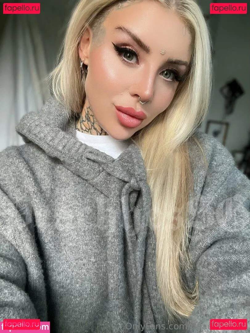 Peachhes SG Onlyfans Photo Gallery 