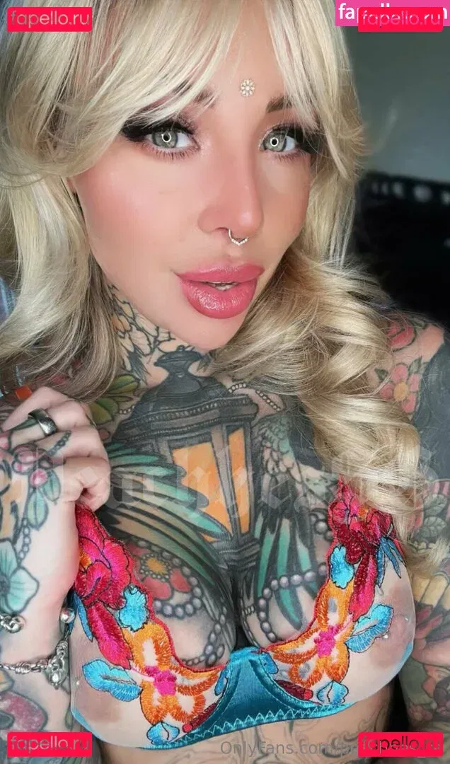 Peachhes SG Onlyfans Photo Gallery 