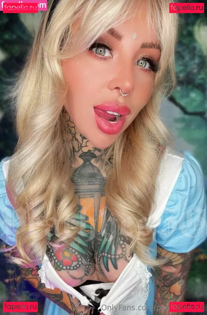 Peachhes SG Onlyfans Photo Gallery 