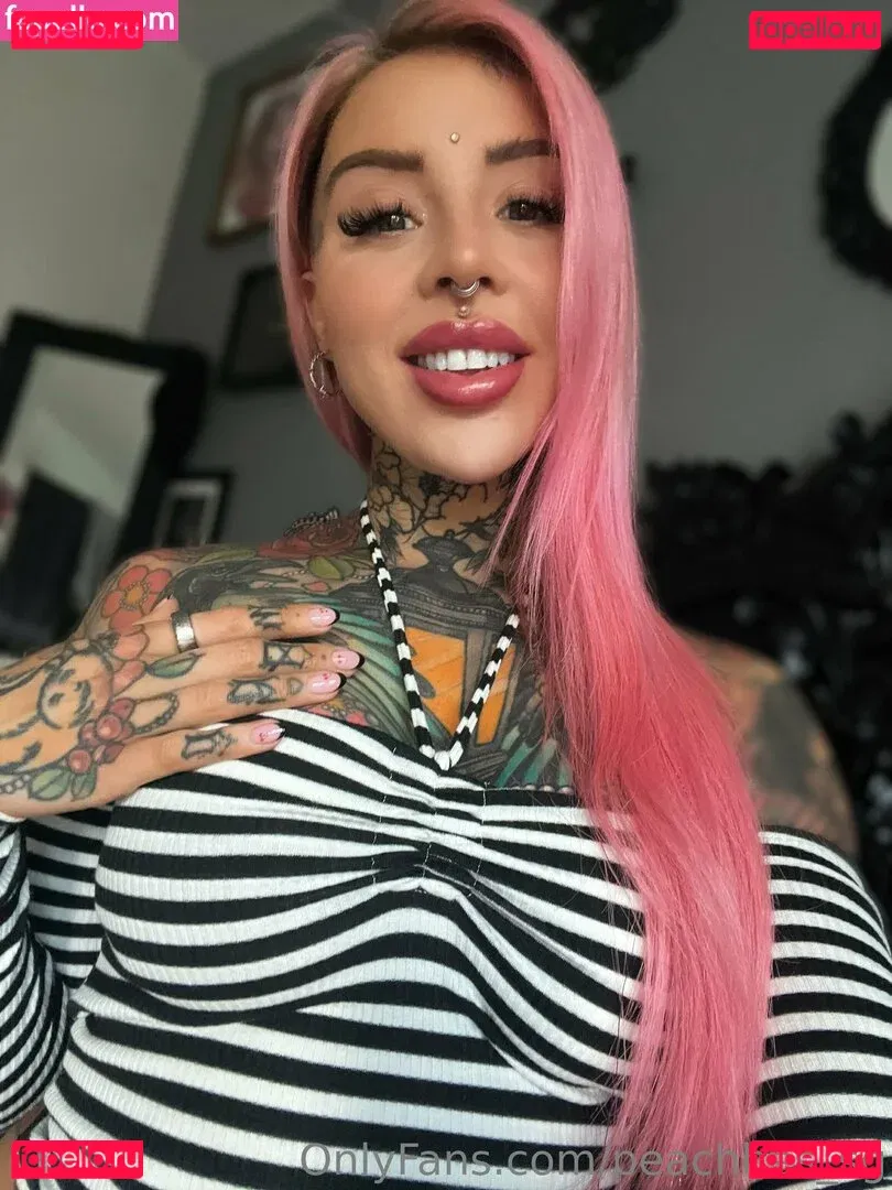 Peachhes SG Onlyfans Photo Gallery 