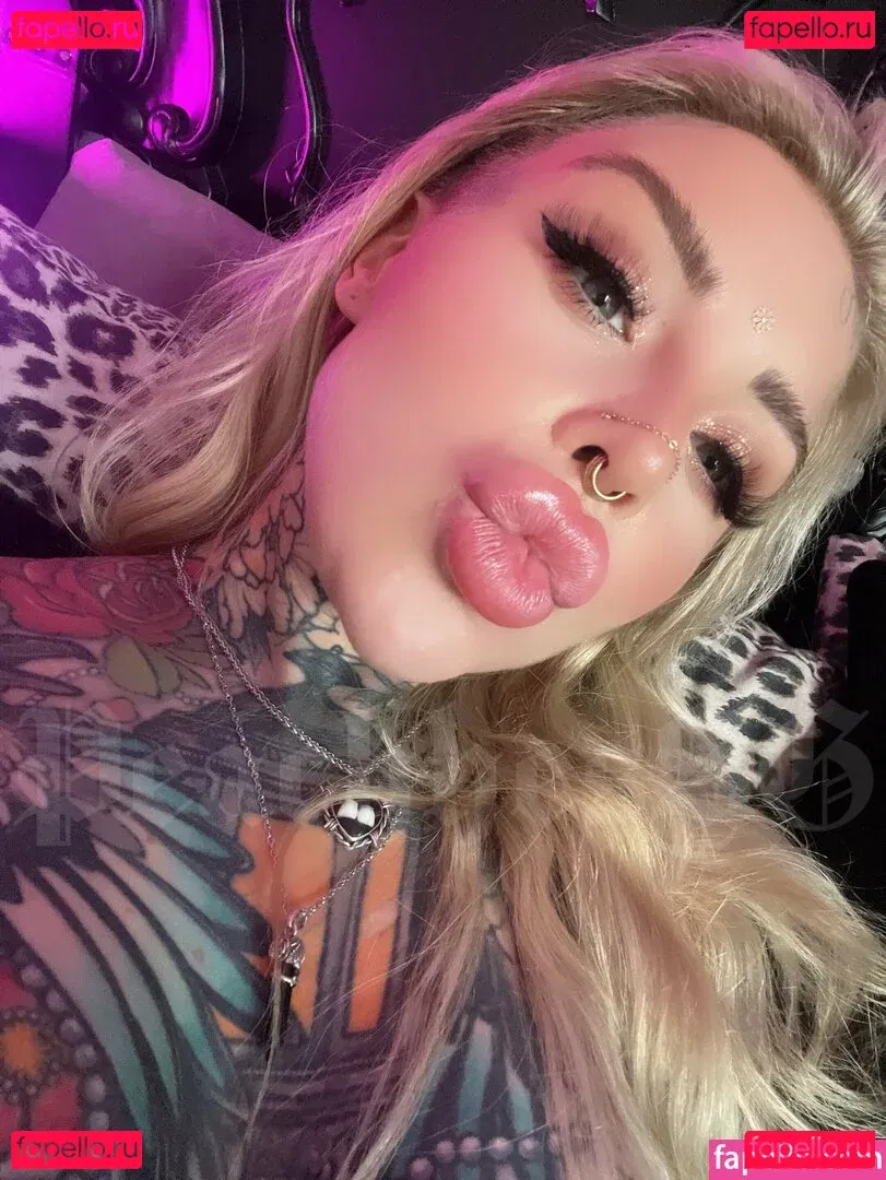 Peachhes SG Onlyfans Photo Gallery 