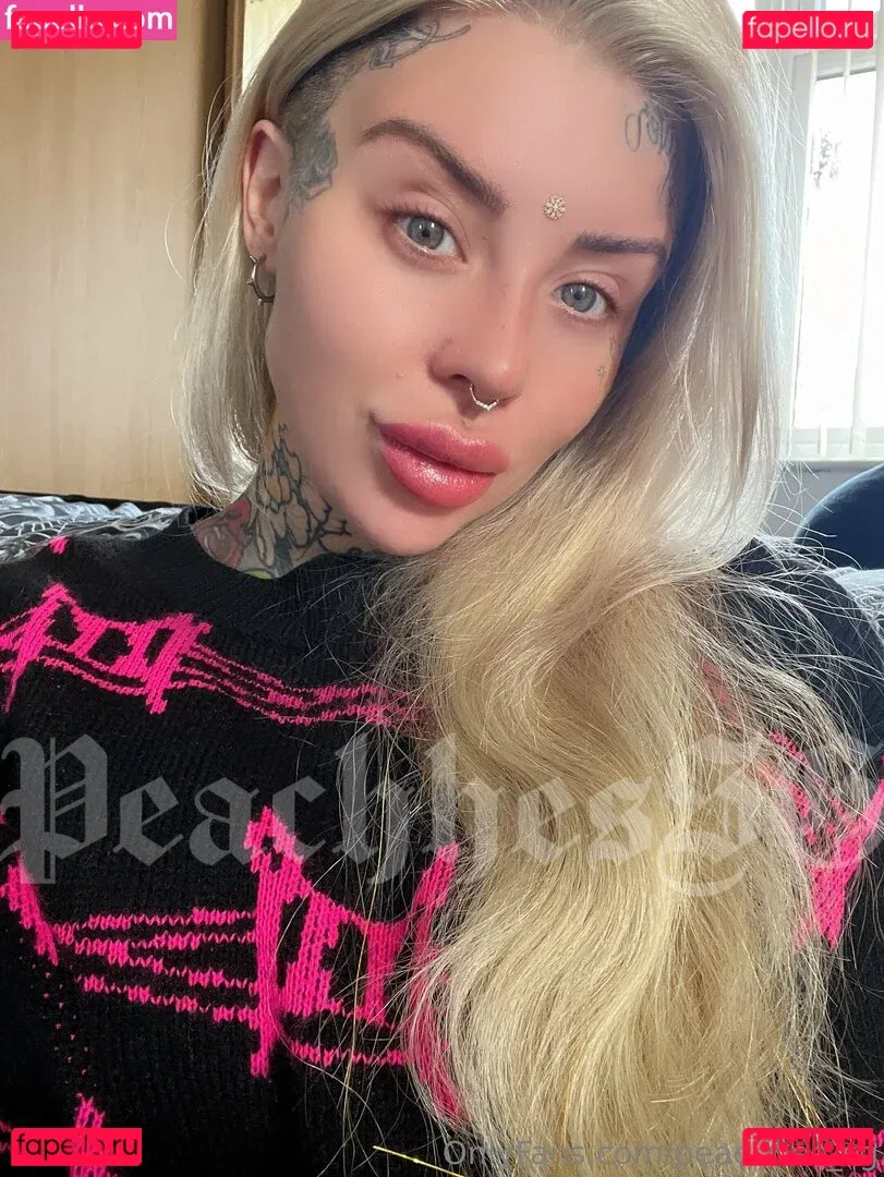 Peachhes SG Onlyfans Photo Gallery 