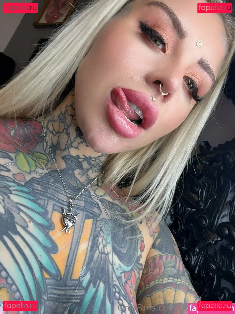 Peachhes SG Onlyfans Photo Gallery 