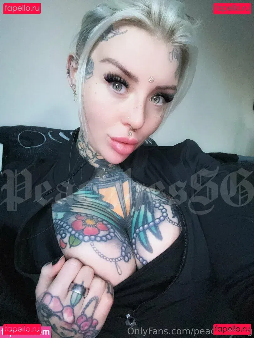 Peachhes SG Onlyfans Photo Gallery 